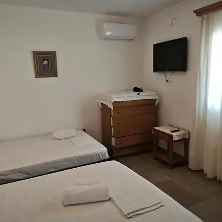 Anasa 이오스 코라